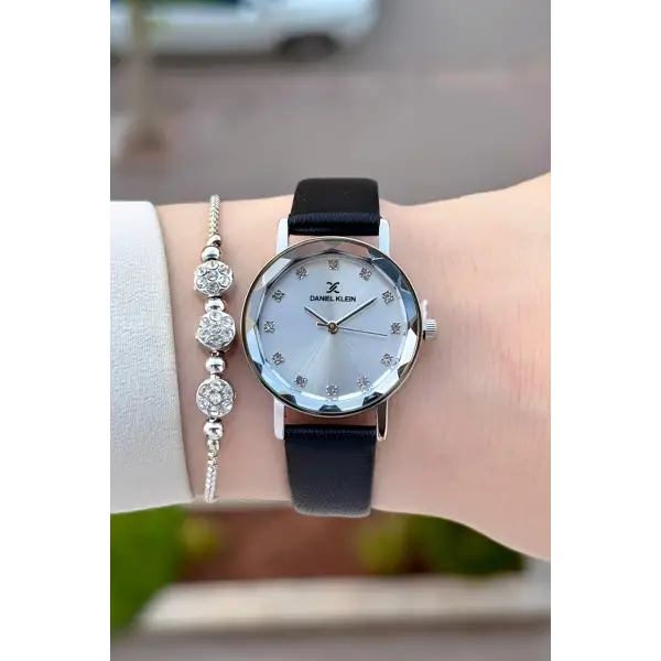 Kasası Gümüş Kordonu Siyah Renk 28 Mm Hediye Paketli Kadın Kol Saati