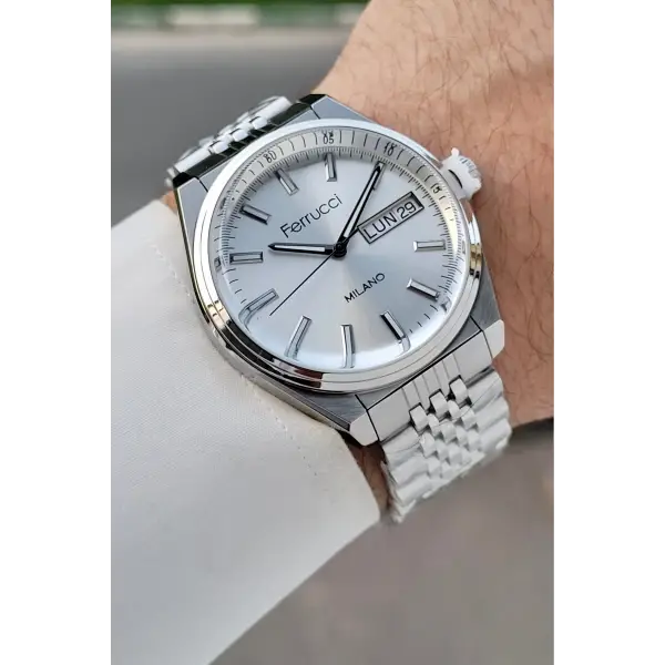 Gümüş Renk Hediye Paketli 40 Mm Erkek Kol Saati