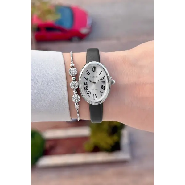 Kasası Gümüş Kordonu Siyah Renk Hediye Paketli 22 Mm 5 ATM Kadın Kol Saati