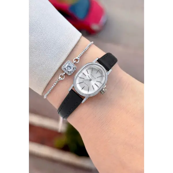 Kasası Gümüş Kordonu Siyah Renk Hediye Paketli 20 Mm 5 ATM Kadın Kol Saati
