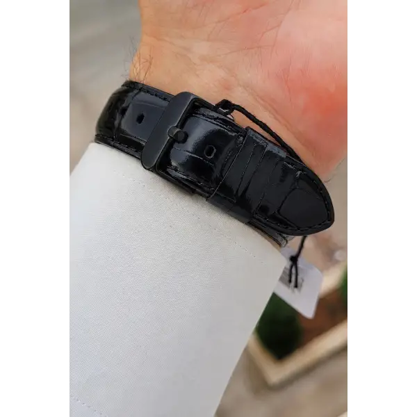 Rakamları Rose Kordonu Siyah Renk İç Göstergeleri Aktif 45 Mm Erkek Kol Saati