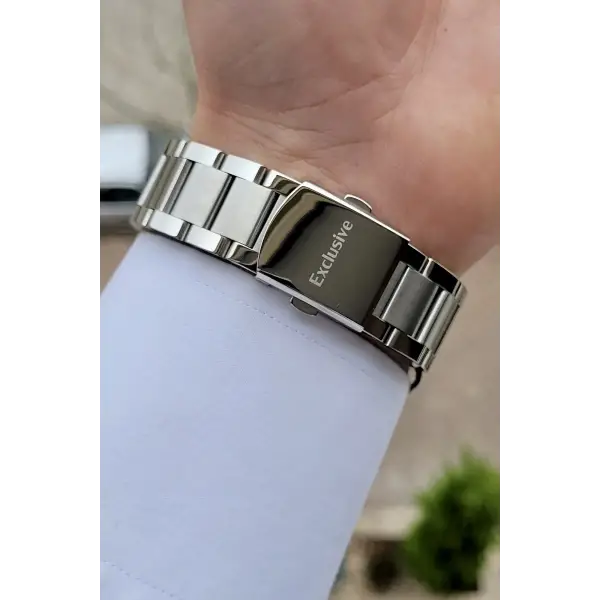 Gümüş Beyaz Renk İç Göstergeleri Aktif Fonksiyonlu Erkek Kol Saati