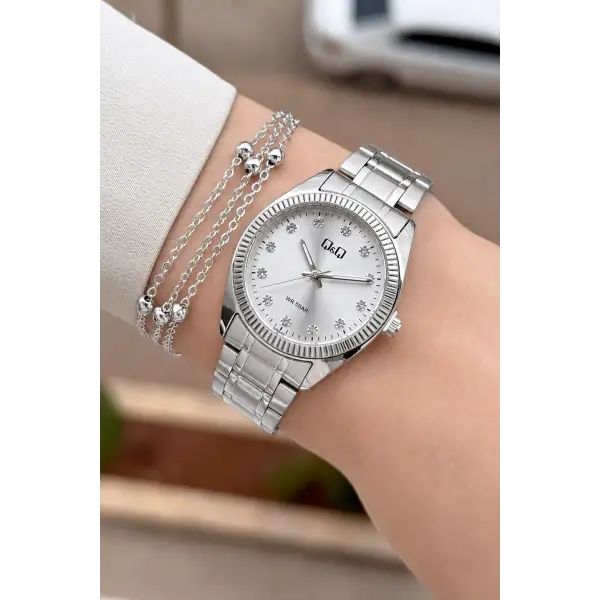 Gümüş Renk 30 Mm Rakamlı Kadın Kol Saati ve Hediye Bileklik
