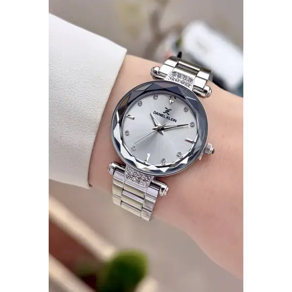 Gümüş Renk 32 Mm Kadın Kol Saati ve Hediye Bileklik