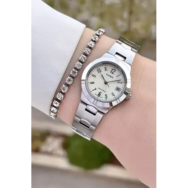 Casio CSISTE172 Gümüş Renk Hediye Paketli Kadın Kol Saati