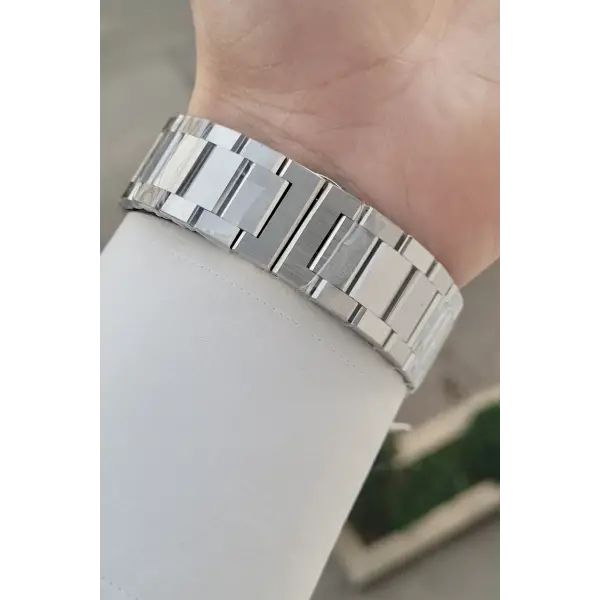 Kadranı Lacivert Kordonu Gümüş Renk 42 mm İç Göstergeleri Aktif Erkek Kol Saati