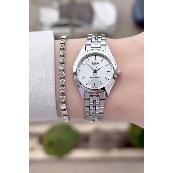 Casio CSISTE207 Casio Kadranı ve Kordonu Gümüş Renk Kadın Kol Saati