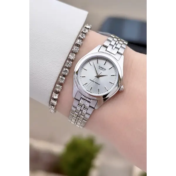 Casio CSISTE207 Casio Kadranı ve Kordonu Gümüş Renk Kadın Kol Saati
