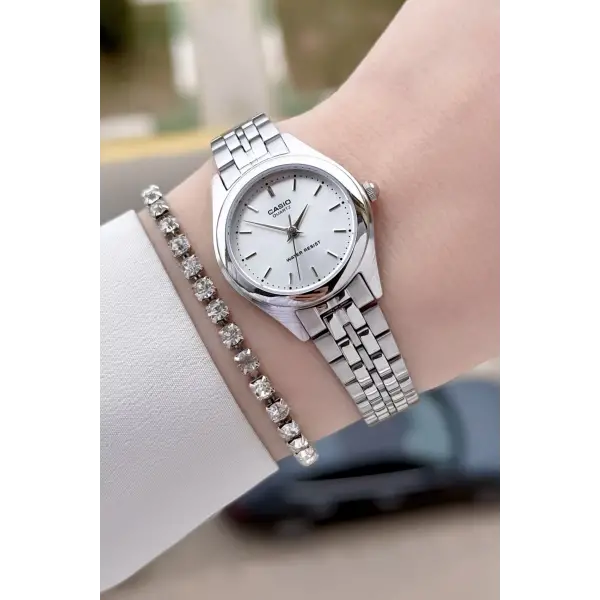 Casio CSISTE207 Casio Kadranı ve Kordonu Gümüş Renk Kadın Kol Saati