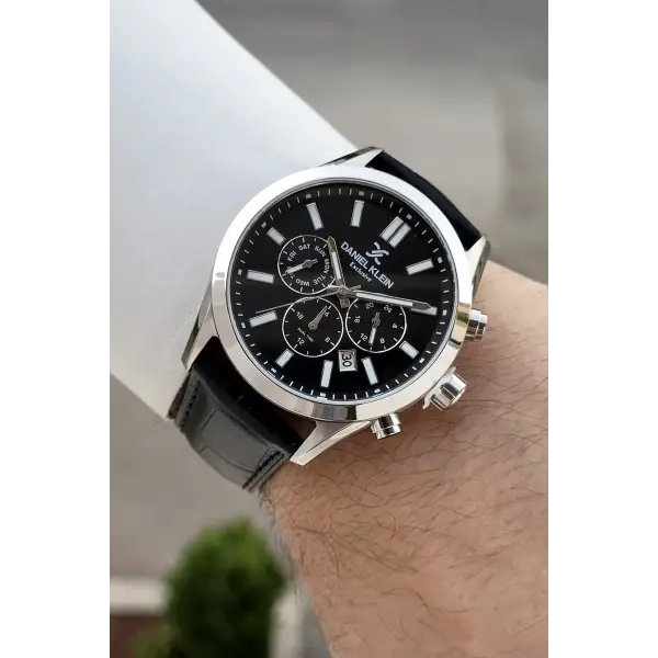 Kasası Gümüş Kordonu Siyah Renk 43 Mm İç Göstergeleri Aktif Erkek Kol Saati