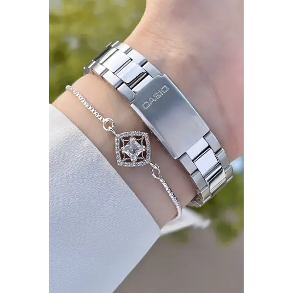 Casio CSISTE61 Rakamları ve Kordonu Gümüş Renk Hediye Paketli Kadın Kol Saati