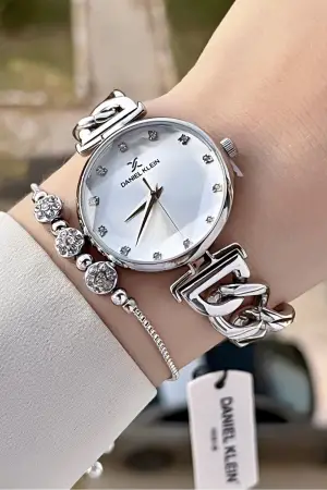 Daniel Klein DKISTE1336 Gümüş Renk Hediye Paketli Kadın Kol Saati ve Bileklik