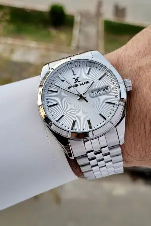 Daniel Klein DKISTE1306 Gümüş Renk Takvimli Ve Gün Foksiyonlu Renk Erkek Kol Saati
