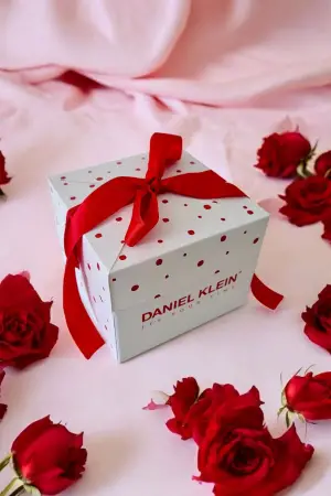 Kırmızı Kurdele Detaylı Hediye Kutusu