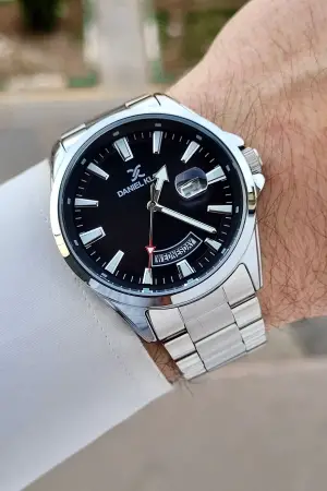 Kadranı Siyah Kordonu Gümüş Renk Iç Göstergeleri Aktif Erkek Kol Saati