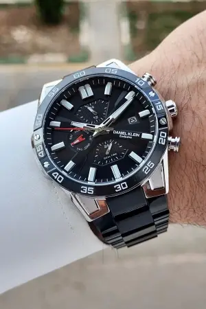 Kasası Gümüş Kordonu Siyah Renk Göstergeleri Aktif Erkek Kol Saati