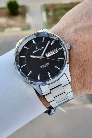 Kadranı Siyah Kordonu Gümüş Renk Takvim Ve Gün Fonksiyonlu 44 Mm Erkek Kol Saati