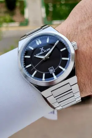 Kadranı Siyah Kordonu Gümüş Renk Takvimli 43 Mm Erkek Kol Saati