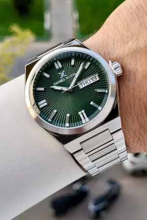 Kadranı Yeşil Kordonu Gümüş Renk İç Göstergeleri Aktif Erkek Kol Saati