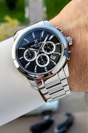 Kadranı Siyah Kordonu Gümüş Renk İç Göstergeleri Aktif Erkek Kol Saati