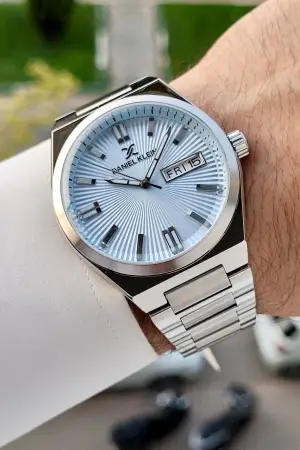 Kadranı Mavi Kordonu Gümüş Renk İç Göstergeleri Aktif Erkek Kol Saati