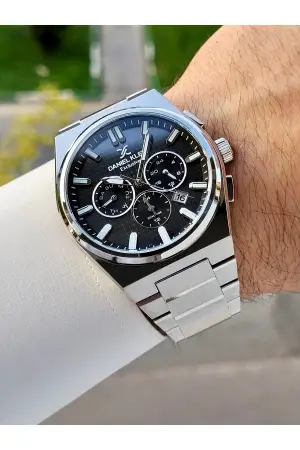 Kadranı Siyah Kordonu Gümüş Renk İç Göstergeleri Aktif Erkek Kol Saati