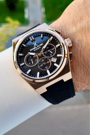 Kasası Rose Kordonu Siyah Renk 44 Mm Göstergeleri Aktif Erkek Kol Saati