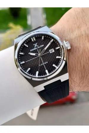 Kasası Gümüş Kordonu Siyah Renk İç Göstergeleri Aktif Erkek Kol Saati