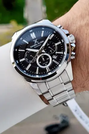 Kadranı Siyah Kordonu Gümüş Renk İç Göstergeleri Aktif Erkek Kol Saati