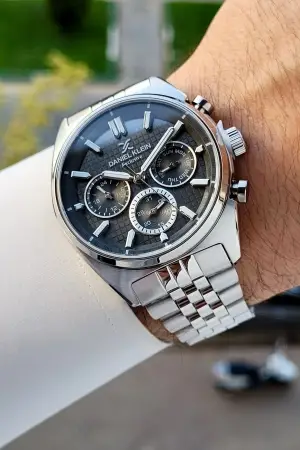 Kadranı Siyah Kordonu Gümüş Renk İç Göstergeleri Aktif Erkek Kol Saati