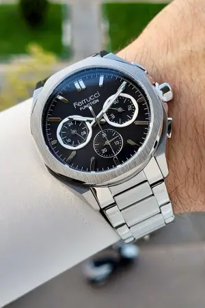 Kadranı Siyah Kordonu Gümüş Renk İç Göstergeleri Aktif Erkek Kol Saati