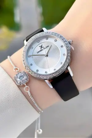 Siyah Renk Deri Kordon Kadın Kol Saati Ve Bileklik