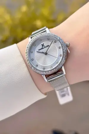 Yeni Model Gümüş Renk Kadın Kol Saati ve Siyah Renk Deri Kordon