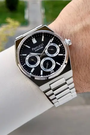 Kadranı Siyah Kordonu Gümüş Renk İç Göstergeleri Aktif Erkek Kol Saati