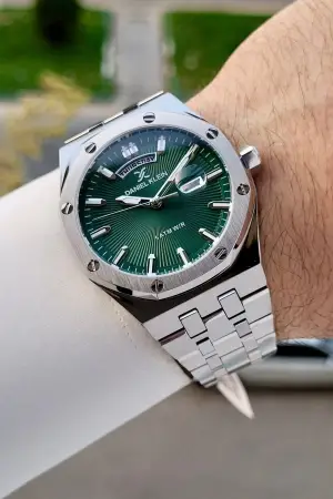 Kadranı Yeşil Kordonu Gümüş Renk İç Göstergeleri Aktif Erkek Kol Saati