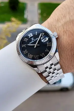 Kadranı Siyah Kordonu Gümüş Renk İç Göstergeleri Aktif Erkek Kol Saati