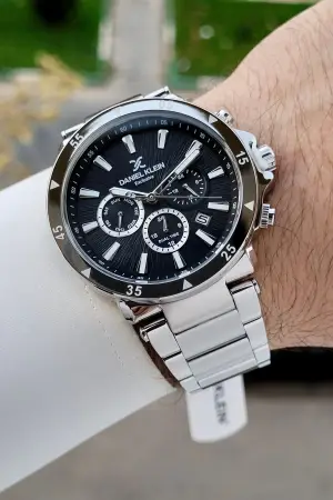 Kadranı Siyah Kordonu Gümüş Renk İç Göstergeleri Aktif Erkek Kol Saati