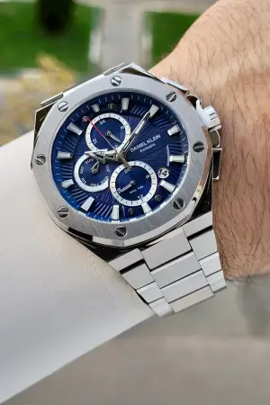 Kadranı Lacivert Kordonu Gümüş Renk İç Göstergeleri Aktif Erkek Kol Saati