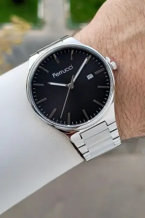 Kadranı Siyah Kordonu Gümüş Renk Takvimli 43 Mm Erkek Kol Saati