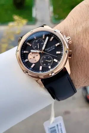 Kasası Rose Kordonu Siyah Renk 44 Mm İç Göstergeleri Aktif Erkek Kol Saati