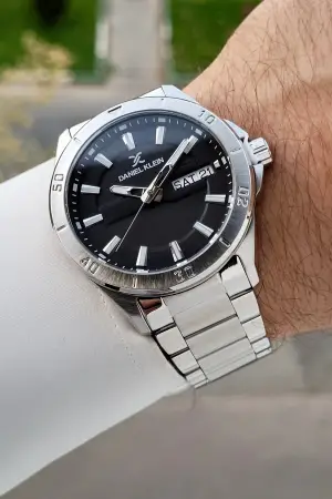 Kadranı Siyah Kordonu Gümüş Renk 43 Mm İç Göstergeleri Aktif Erkek Kol Saati