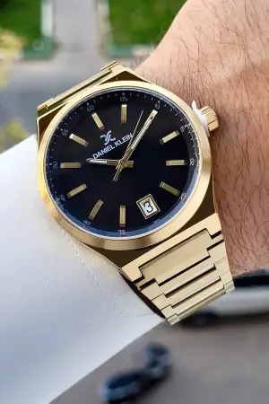 Kadranı Siyah Kordonu Gold Renk 42 Mm İç Göstergeleri Aktif Erkek Kol Saati