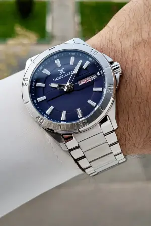 Kadranı Lacivert Kordonu Gümüş Renk 43 Mm İç Göstergeleri Aktif Erkek Kol Saati