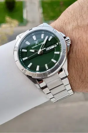 Kadranı Yeşil Kordonu Gümüş Renk 43 Mm İç Göstergeleri Aktif Erkek Kol Saati