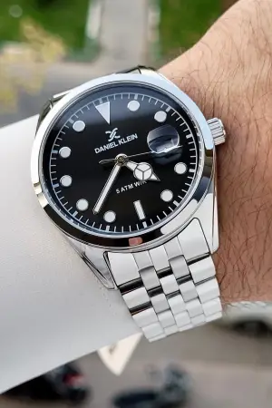 Kadranı Siyah Kordonu Gümüş Renk İç Göstergeleri Aktif Hediye Paketli Erkek Kol Saati