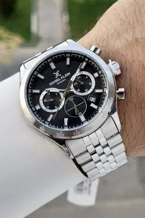 Kadranı Siyah Kordonu Gümüş Renk İç Göstergeleri Aktif Erkek Kol Saati