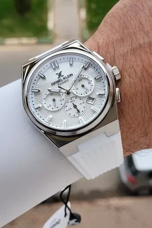 Kasası Gümüş Kordonu Beyaz Renk 44 Mm Göstergeleri Aktif Erkek Kol Saati