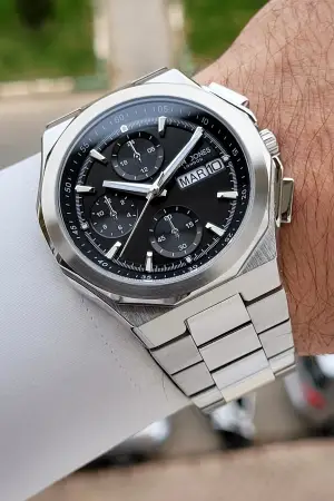 Kadranı Siyah Kordonu Gümüş Renk 44 mm Erkek Kol Saati