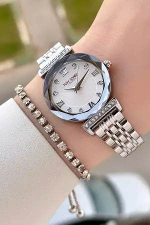 Gümüş Renk 30 Mm Kadın Kol Saati ve Hediye Bileklik