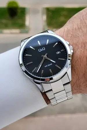 Kadranı Siyah Kordonu Gümüş Renk 43 mm İç Göstergeleri Aktif Erkek Kol Saati